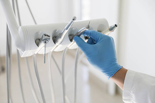 Professional Tooth Extraction technician working in Agua Dulce, CA